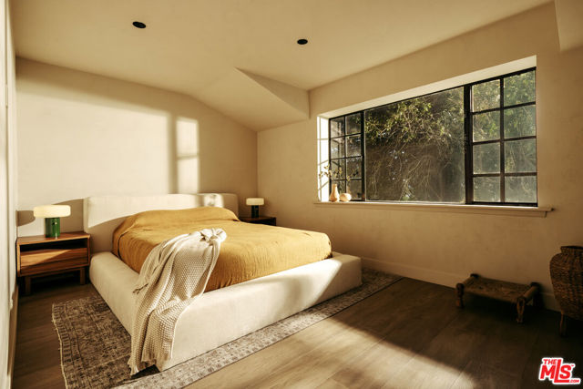 4790 Galendo Street, Woodland Hills CA: https://media.crmls.org/mediaz/7c60c0bc-ab1b-4432-a8c4-01f4e114eba3.jpg
