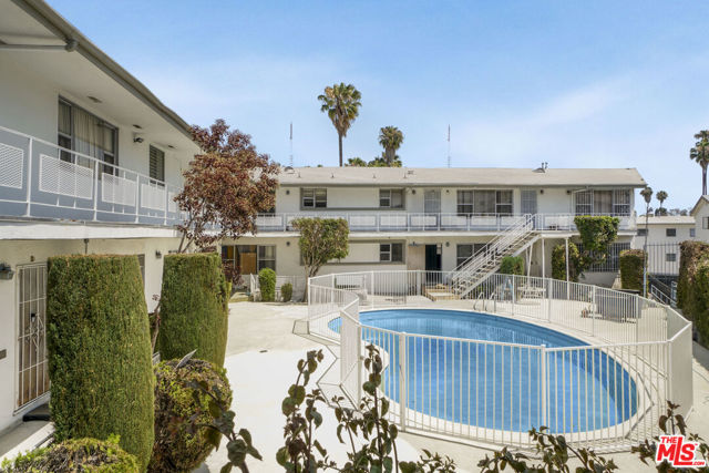 4505 Santa Rosalia Drive, Los Angeles CA: https://media.crmls.org/mediaz/7c60fbc2-4164-457f-b0d4-59a02510c580.jpg