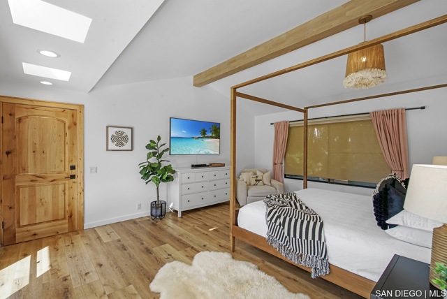 6026 La Granada, Rancho Santa Fe CA: https://media.crmls.org/mediaz/7c610f5a-12e4-4551-95e1-9f372be8943d.jpg