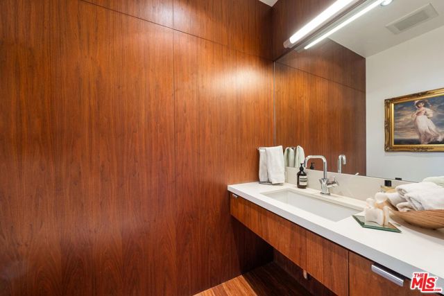 2020 Wattles Drive, Los Angeles CA: https://media.crmls.org/mediaz/7c6111aa-0054-482a-9a12-dbc6e6500ff5.jpg