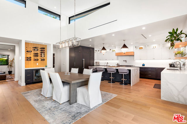 4961 Noeline Avenue, Encino CA: https://media.crmls.org/mediaz/7c625506-5e21-4154-9b22-fb834c070a11.jpg