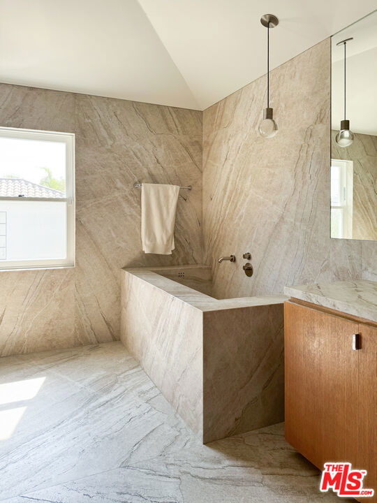 546 N Mccadden Place, Los Angeles CA: https://media.crmls.org/mediaz/7c626d68-a065-445d-92d7-f32b758fb3c7.jpg
