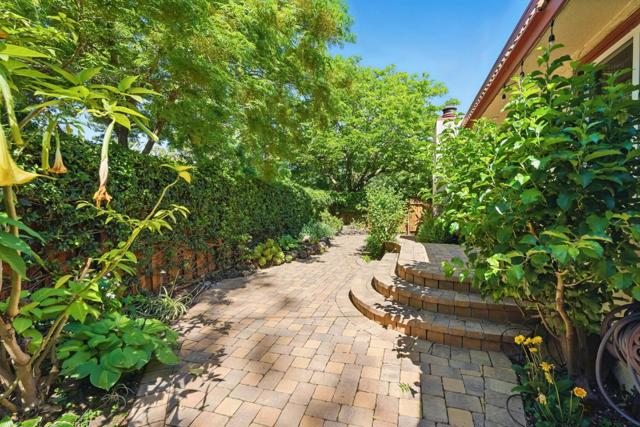 435 Edgewood Road, Redwood City CA: https://media.crmls.org/mediaz/7c62c582-65ae-48f5-91da-87a377afbfb1.jpg