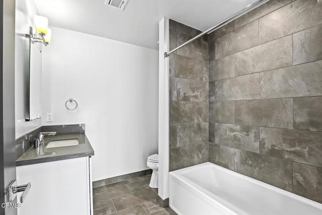 2000 Lake Avenue, Altadena CA: https://media.crmls.org/mediaz/7c639f23-ae22-4b8e-8b60-3a5110ed4ece.jpg