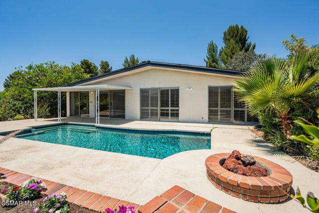 18854 Edleen Drive, Tarzana CA: https://media.crmls.org/mediaz/7c63b474-5a85-4a24-ae4a-791dfb9f4de4.jpg