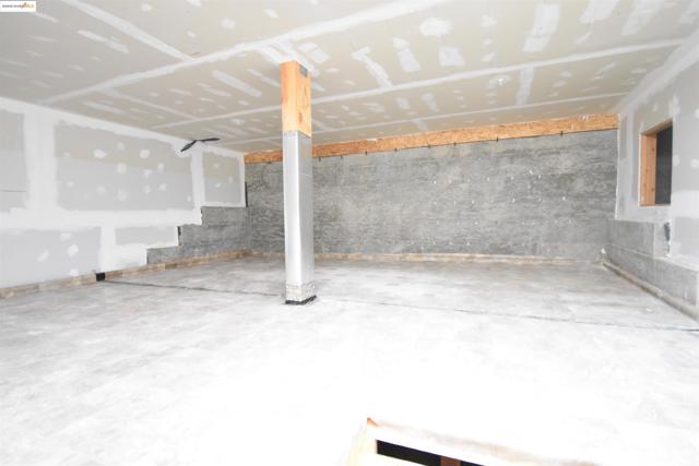127 Delta Vista Ln, Pittsburg CA: https://media.crmls.org/mediaz/7c63b944-9d09-42a4-a312-f47ee1e4891b.jpg