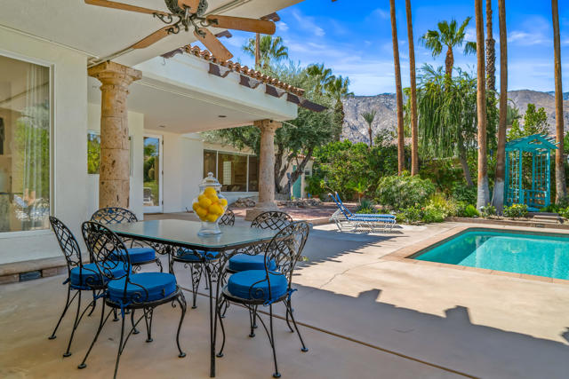 835 N Avenida Palmas, Palm Springs, CA 92262