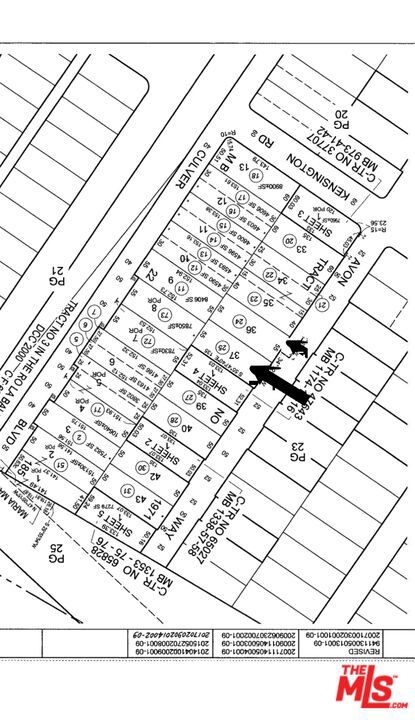 11816 Avon Way, Los Angeles CA: https://media.crmls.org/mediaz/7c644477-cc53-4d5c-8126-ddaf0379d406.jpg