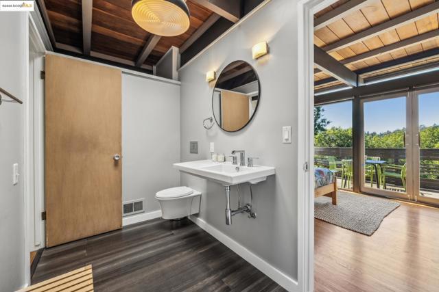 5855 Chelton Dr, Oakland CA: https://media.crmls.org/mediaz/7c646e0b-72f6-4353-8f7d-34a45461bb08.jpg