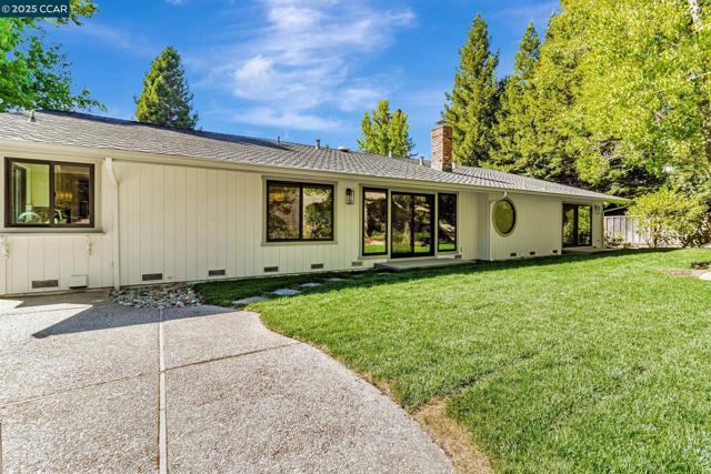 38 Sanders Ranch Rd, Moraga CA: https://media.crmls.org/mediaz/7c64c443-316e-4b49-b35b-ec678a50bd93.jpg