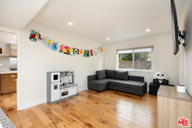 22518 Jameson Drive, Calabasas CA: https://media.crmls.org/mediaz/7c654a81-cb34-4c9a-ac55-8d6210ce202b.jpg