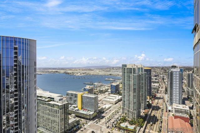 700 W E St, San Diego CA: https://media.crmls.org/mediaz/7c656f2d-2df5-4d01-8243-73b82693960a.jpg