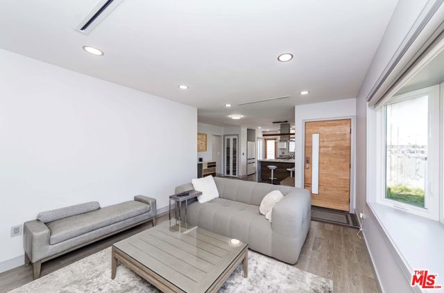 5524 W 122nd Street, Hawthorne CA: https://media.crmls.org/mediaz/7c65d46e-1a33-4593-a48f-71ee094c3a18.jpg
