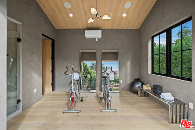 11317 Valley Spring Lane, Studio City CA: https://media.crmls.org/mediaz/7c65fe07-a1f9-4345-ae20-e2cf99d0bf80.jpg