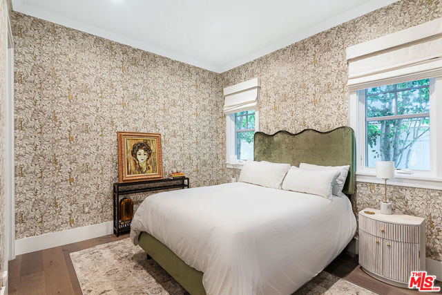 4117 Dixie Canyon Avenue, Sherman Oaks CA: https://media.crmls.org/mediaz/7c665261-489c-4ce1-8aeb-238f82f1e9e9.jpg