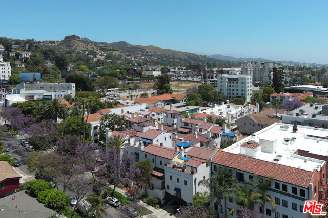 1414 N Harper Avenue, West Hollywood CA: https://media.crmls.org/mediaz/7c66b5d6-72f1-42f5-a755-018fc55d2e14.jpg