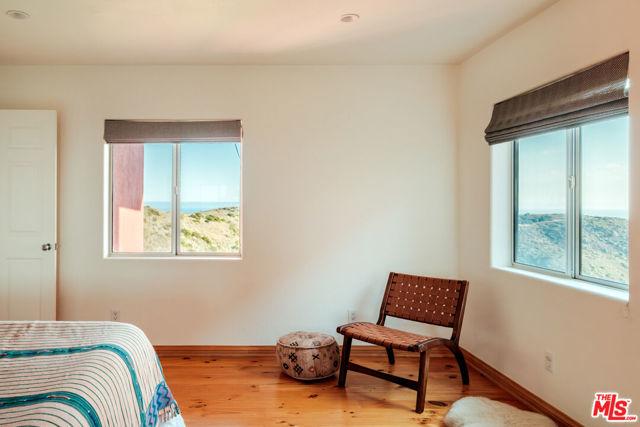 3029 Sequit Drive, Malibu CA: https://media.crmls.org/mediaz/7c66b61c-594c-46e9-b853-211ad153bff6.jpg