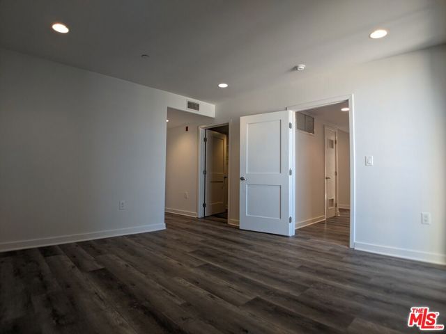 5143 White Oak Avenue, Encino CA: https://media.crmls.org/mediaz/7c66d250-828b-4c42-a567-a70bd45567b5.jpg