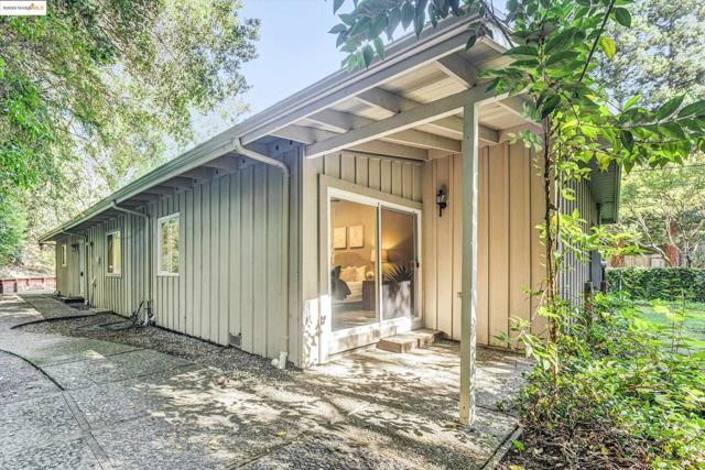 7 Saint Stephens Dr, Orinda CA: https://media.crmls.org/mediaz/7c672b9f-3da3-44d1-a13d-ab2647187808.jpg