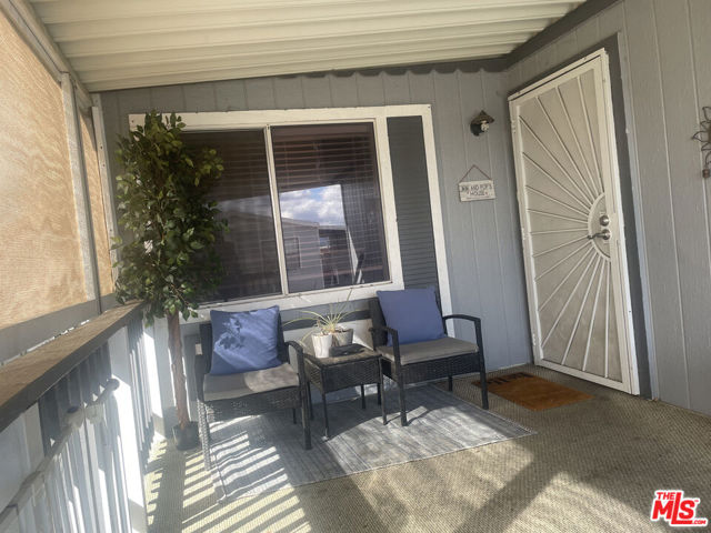 5001 W Florida Avenue, Hemet CA: https://media.crmls.org/mediaz/7c678e59-f63c-46c4-bd72-19fcc5e517e9.jpg