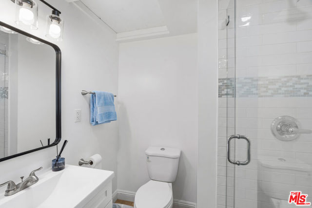 1848 19th Street, Santa Monica CA: https://media.crmls.org/mediaz/7c679889-758b-4b68-8f3e-5994d9d8f190.jpg