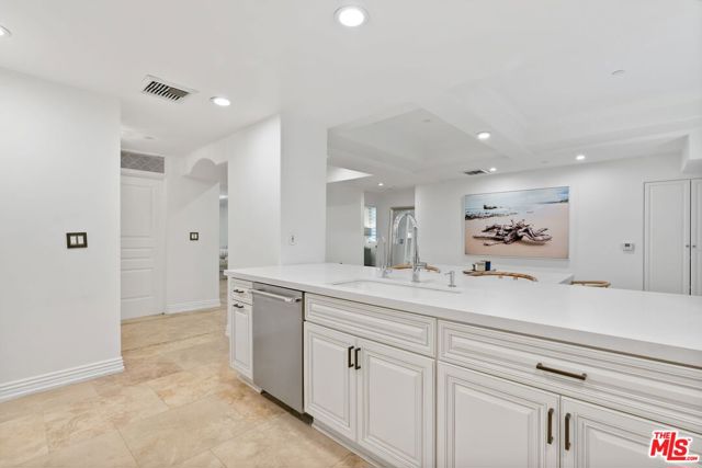 10795 Wilshire Boulevard, Los Angeles CA: https://media.crmls.org/mediaz/7c679cbd-b8fe-415b-a2f4-f7448863df7d.jpg