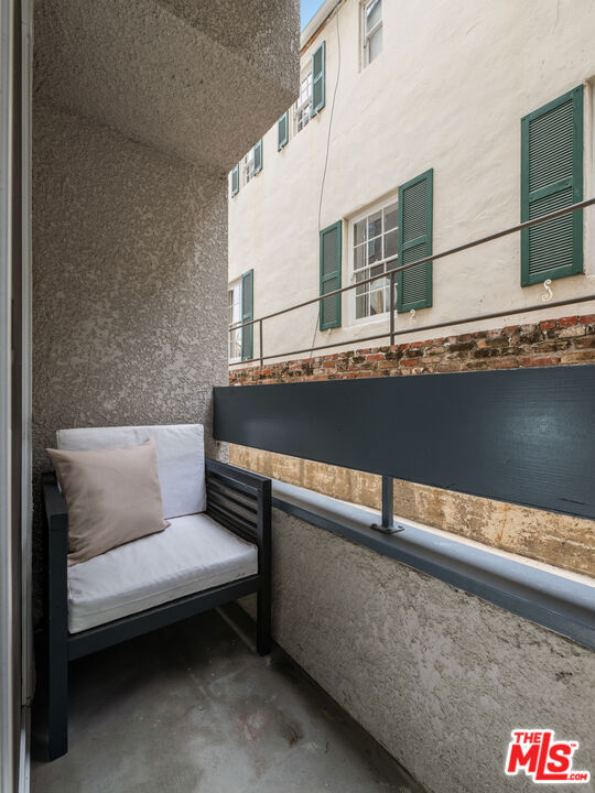 10627 Ashton Avenue, Los Angeles CA: https://media.crmls.org/mediaz/7c67c75b-0fb4-44c2-9df2-4ce04d255fb2.jpg