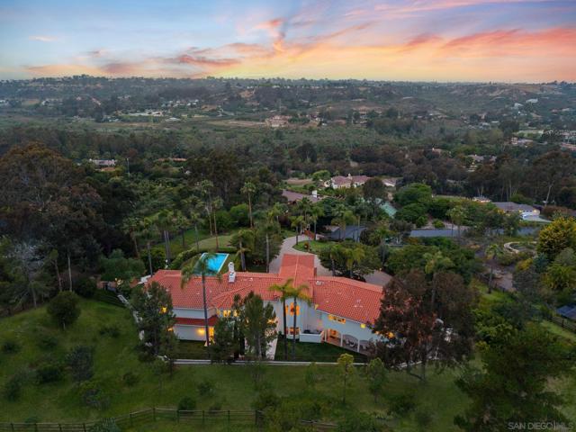 4540 Los Pinos, Rancho Santa Fe CA: https://media.crmls.org/mediaz/7c68145f-4fea-46a1-8b3c-48ee9097ee34.jpg