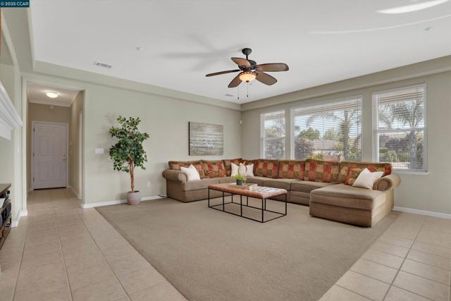 2121 Bluffs Dr, Livermore CA: https://media.crmls.org/mediaz/7c68ac72-7aab-4887-8bb2-d777362bba55.jpg
