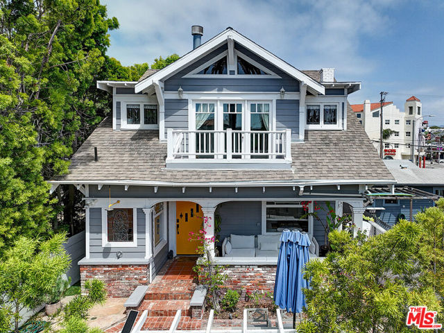 111 Dudley Avenue, Venice, California 90291, 4 Bedrooms Bedrooms, ,3 BathroomsBathrooms,Single Family Residence,For Sale,Dudley,24395929