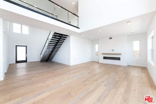 11770 N Hillsborough Lane, Porter Ranch CA: https://media.crmls.org/mediaz/7c68d2b1-46d0-4741-8c68-baed794da7c1.jpg