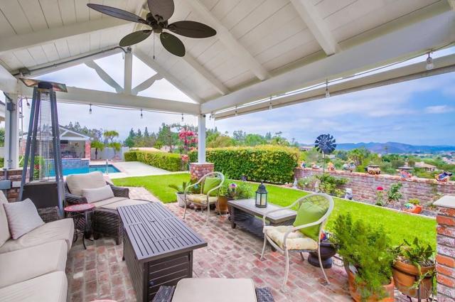 17502 Corte Lomas Verdes, Poway CA: https://media.crmls.org/mediaz/7c68e195-3398-406f-b1f6-6aa6d884f196.jpg