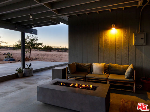 2724 Stonehill Avenue, Joshua Tree CA: https://media.crmls.org/mediaz/7c6948d1-1eb4-4d44-824c-18bfa0295f76.jpg