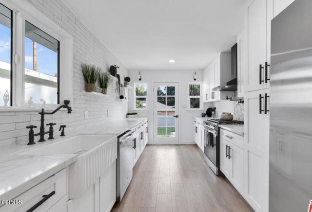 Detail Gallery Image 11 of 20 For 1086 Hollygrove Ln, Altadena,  CA 91001 - 4 Beds | 2 Baths