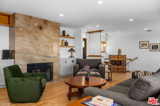 13201 Cheltenham Drive, Sherman Oaks CA: https://media.crmls.org/mediaz/7c69be70-2661-4dd1-ba27-bdffee147c81.jpg