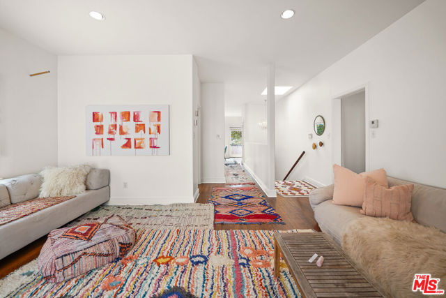 236 5th Avenue, Venice CA: https://media.crmls.org/mediaz/7c69c8fd-f81a-4602-b6be-d215aeeb64d2.jpg