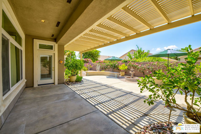 78797 Falsetto Drive, Palm Desert CA: https://media.crmls.org/mediaz/7c69d276-453f-4090-91b8-a862de18c38f.jpg