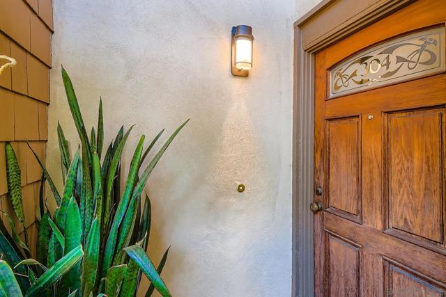 8840 Villa La Jolla Dr, La Jolla CA: https://media.crmls.org/mediaz/7c69df3a-4f6b-4eab-9cf8-30922fc70b76.jpg