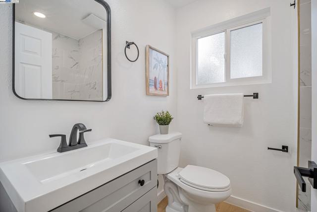 18760 Sandy Rd, Castro Valley CA: https://media.crmls.org/mediaz/7c6a253f-d2e9-4dcb-92f7-2222bdcca176.jpg