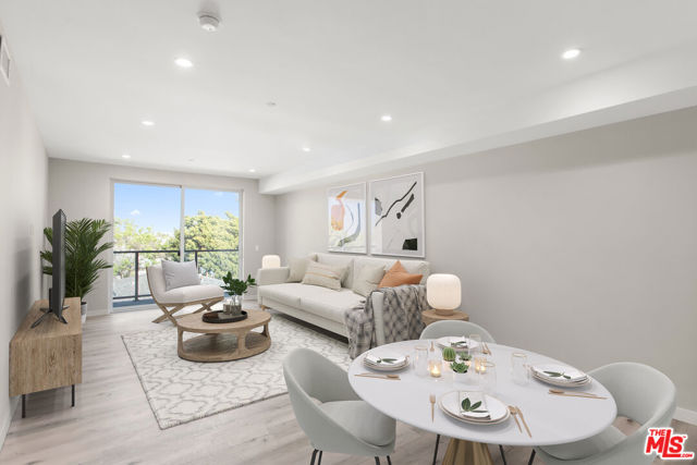 1226 S Bedford Street, Los Angeles CA: https://media.crmls.org/mediaz/7c6b3375-ddc2-4b6c-a894-0a6143c3eb43.jpg