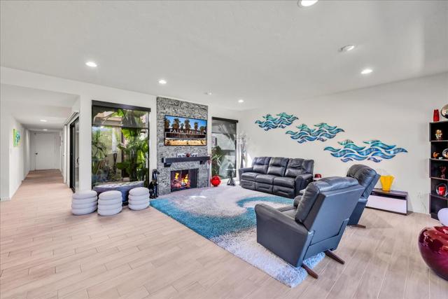 2232 Oakcrest Drive, Palm Springs, CA 92264