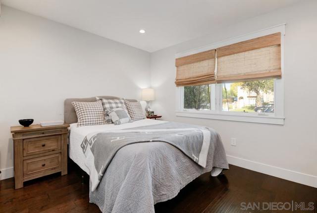 455 J Ave, Coronado CA: https://media.crmls.org/mediaz/7c6c063c-fc4e-4cff-9e65-6b03af0ec512.jpg