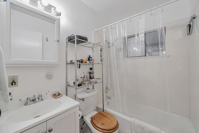 4655 Augustine St, Pleasanton CA: https://media.crmls.org/mediaz/7c6d1c1b-9270-4728-a85f-99af418b0a75.jpg