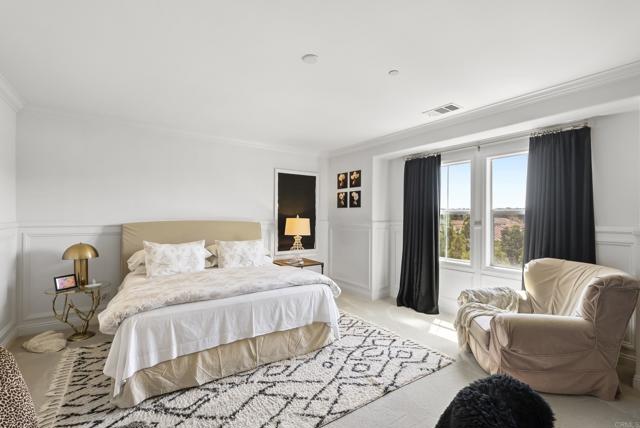 3619 N Fork Ave, Carlsbad CA: https://media.crmls.org/mediaz/7c6d7040-53b4-43c1-8916-39700985be30.jpg