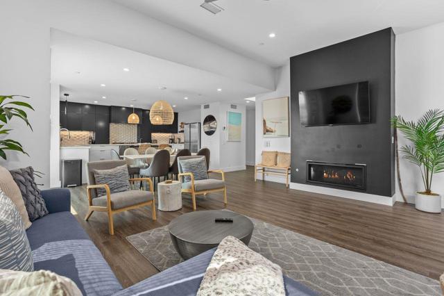 508 N Tremont Street, Oceanside CA: https://media.crmls.org/mediaz/7c6de89f-85c4-435f-a9c1-3c88a38f0f41.jpg