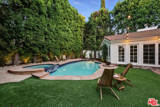 4744 Norwich Avenue, Sherman Oaks CA: https://media.crmls.org/mediaz/7c6e1197-c339-4bd6-b25b-c37465e70ff7.jpg
