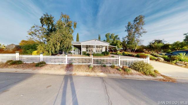 18218 Paradise Mountain Rd, Valley Center CA: https://media.crmls.org/mediaz/7c6e345b-85d6-4754-ad89-c2ebb0c6b096.jpg