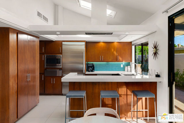 555 W Arenas Road #6, Palm Springs, CA 92262