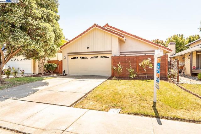 33036 Soquel St, Union City CA: https://media.crmls.org/mediaz/7c7041aa-f6c6-418e-a5aa-6c9c6703d130.jpg