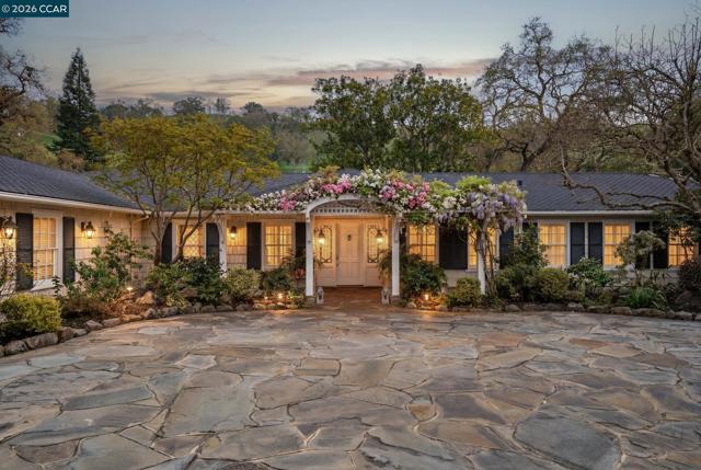 1720 Alameda Diablo, Diablo CA: https://media.crmls.org/mediaz/7c70d7ef-32ad-46f3-ba84-feed2b25c445.jpg